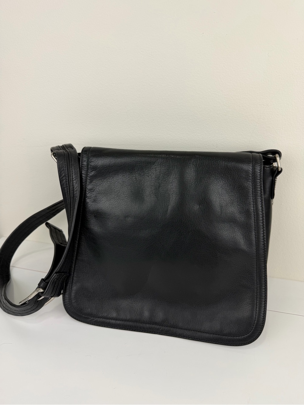 Fossil Vintage Black Leather Messenger Crossbody Y2K